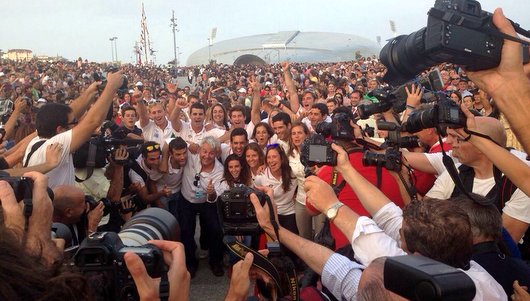 Opening-Ceremony---Spain-Team-Enjoy-Big-Applause