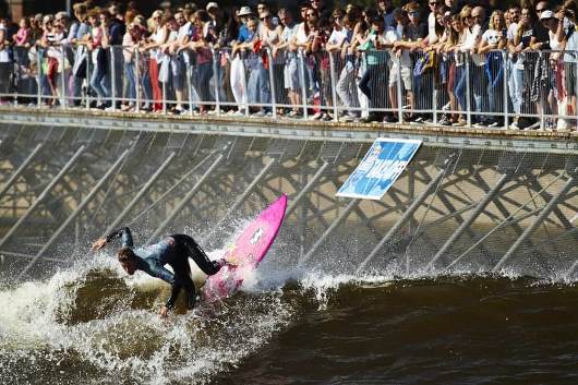 Surfing at man-made waves photo Red Bull_530