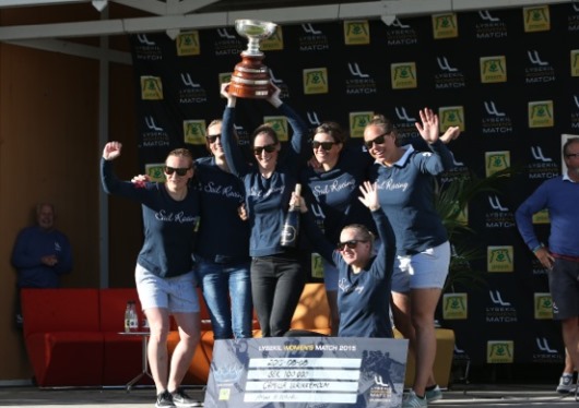 Team ulrikkeholm løfter trofæet 02_530