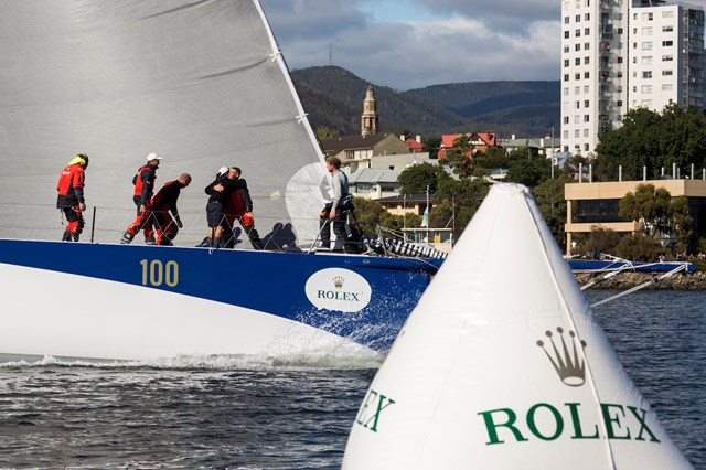 Ragamuffin-crossing-the-2015-Rolex-Sydney-Hobart-finish-line--ROLEX-Stefano-Gattini